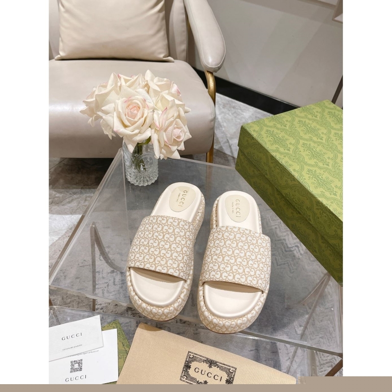 G*u*i slippers